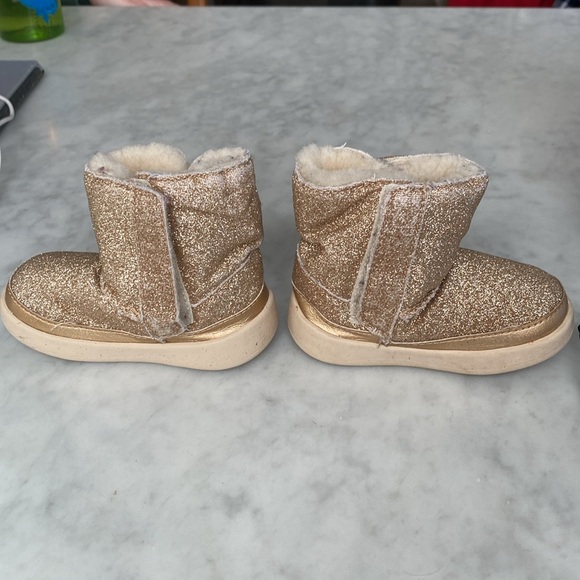 Girl’s UGG glitter boots size 4/5 - Picture 2 of 6
